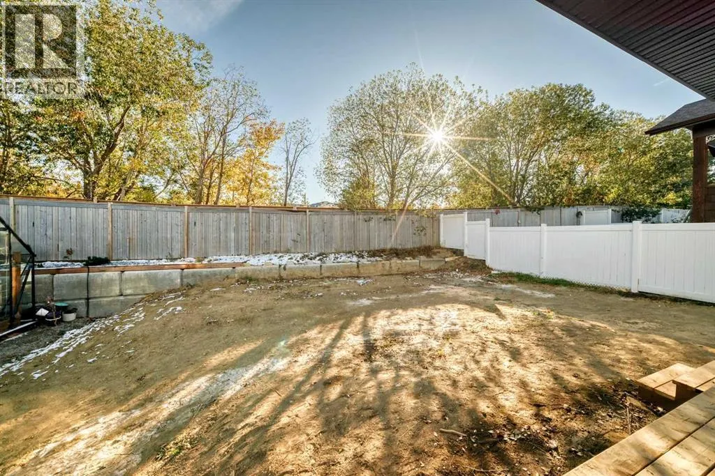 5821 Maple Cres