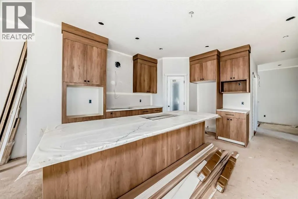 5821 Maple Cres