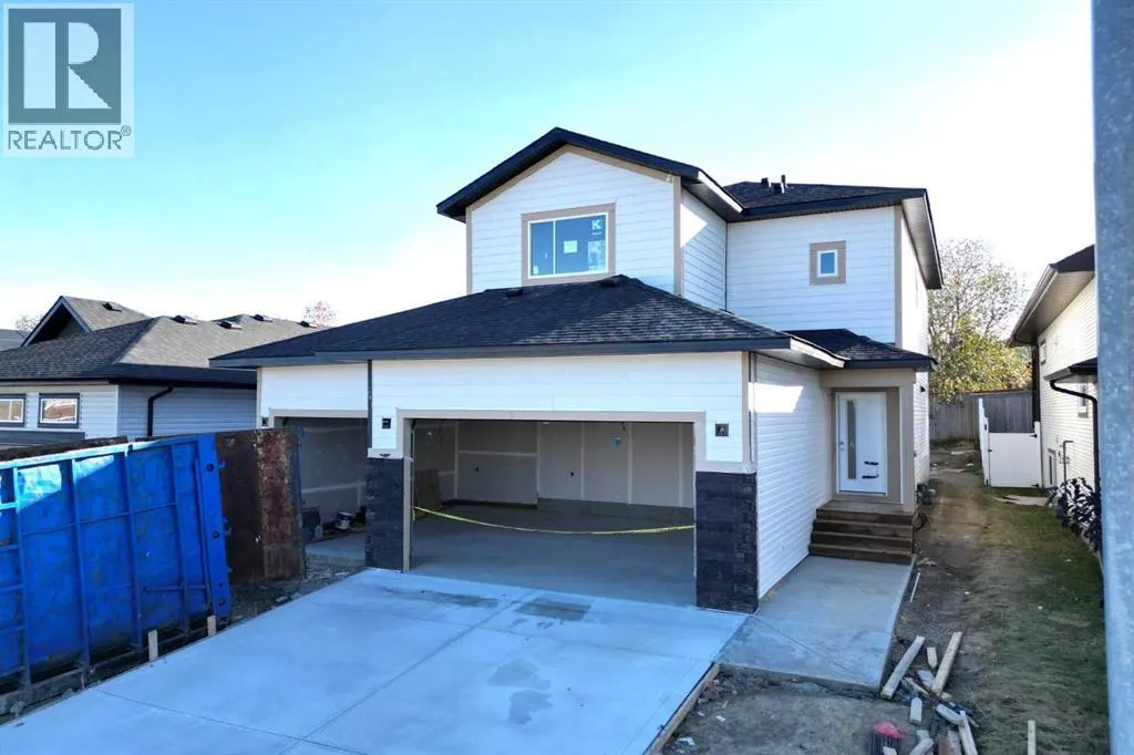 5821 Maple Cres