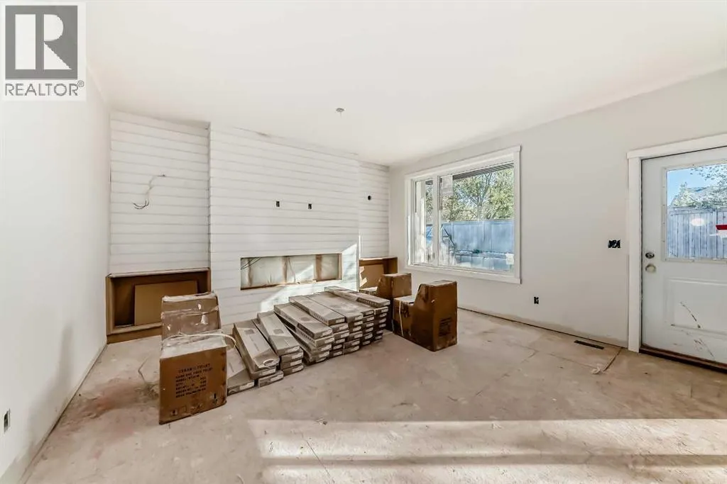 5821 Maple Cres