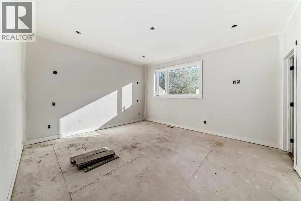 5821 Maple Cres