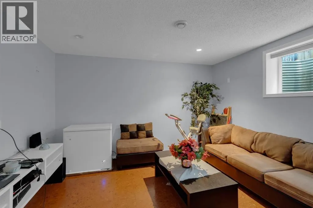 186 Everglen Rise SW