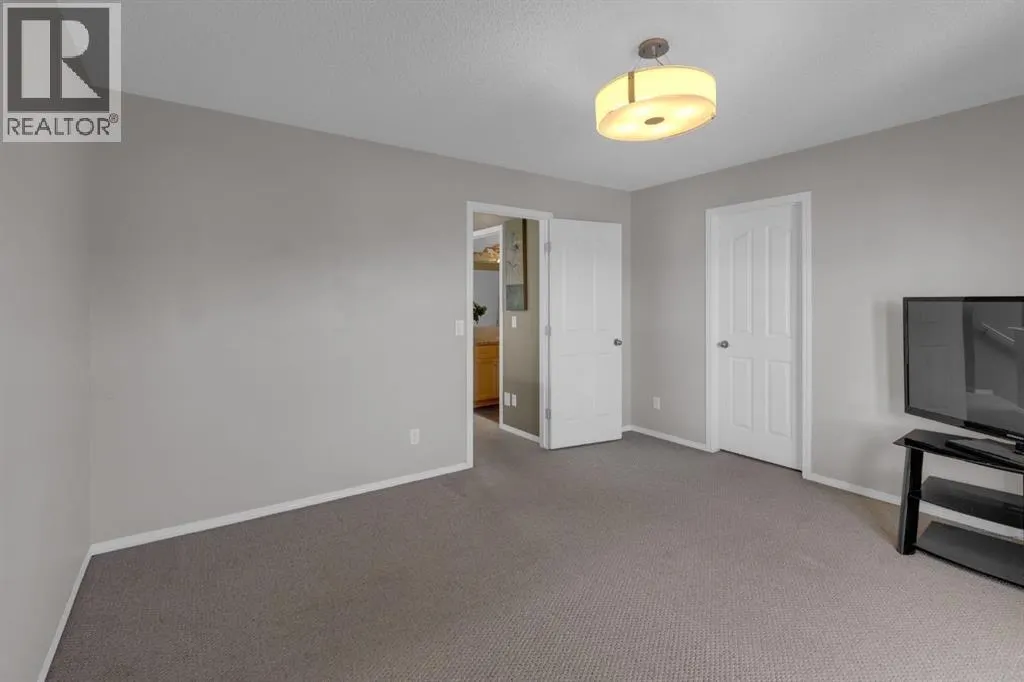 186 Everglen Rise SW