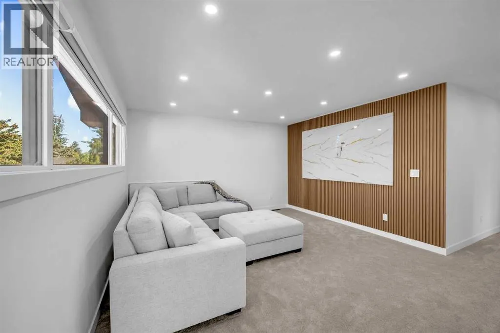 4239 Vauxhall Crescent NW