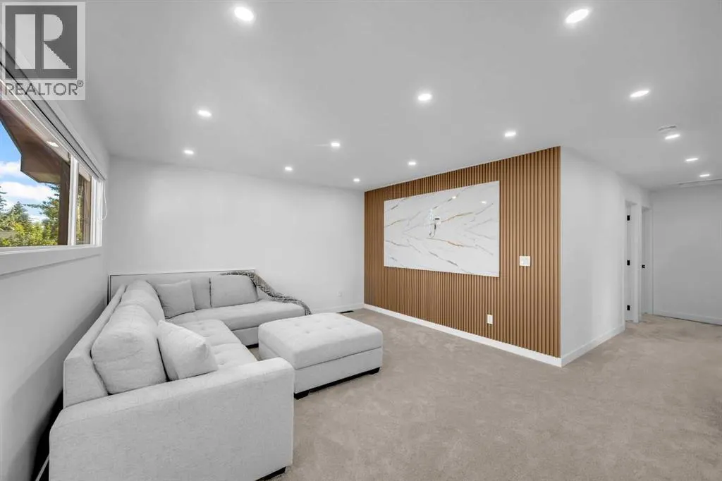 4239 Vauxhall Crescent NW
