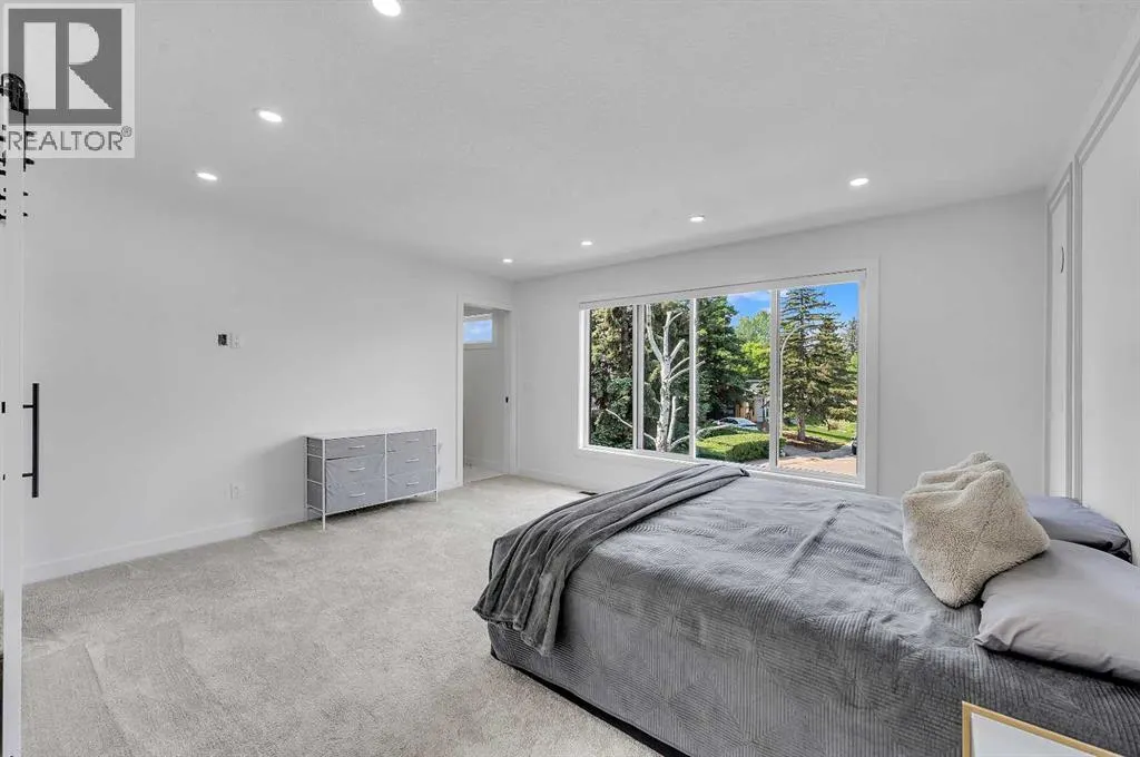 4239 Vauxhall Crescent NW