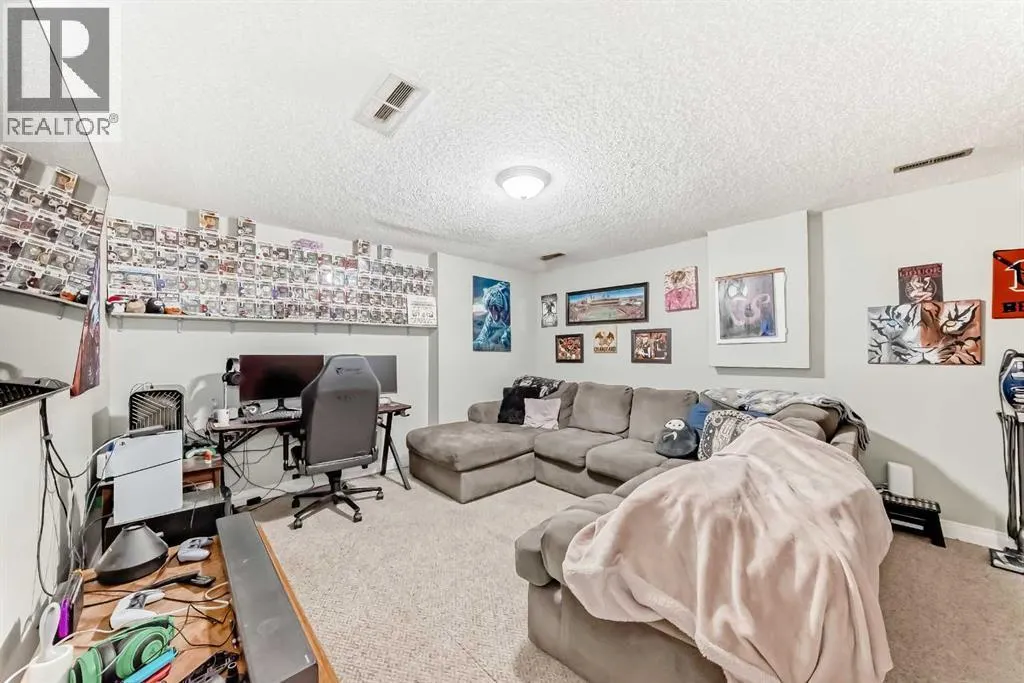17, 131 Templehill Drive NE