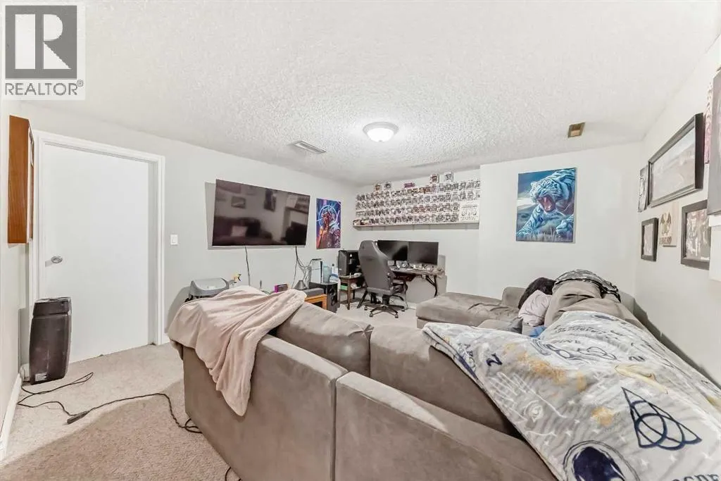 17, 131 Templehill Drive NE