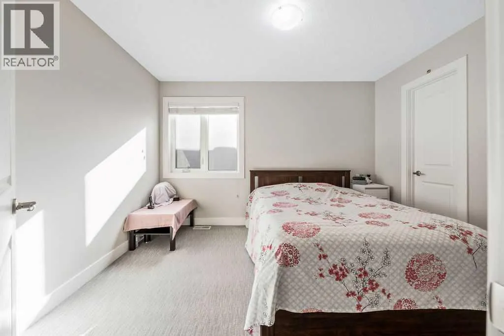 82 Panton View NW