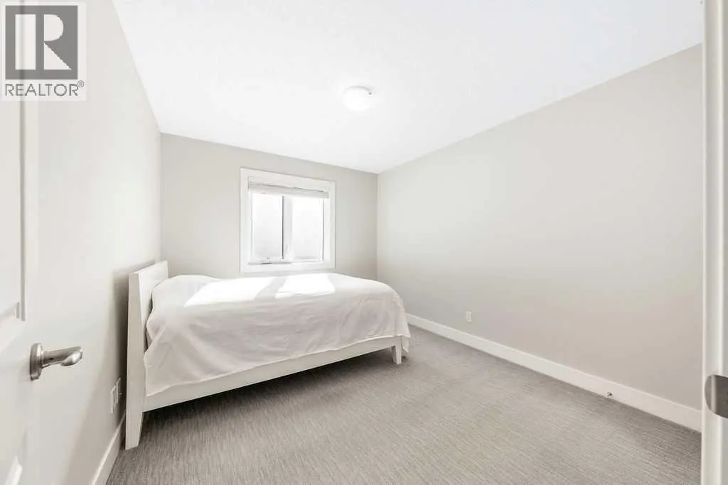 82 Panton View NW