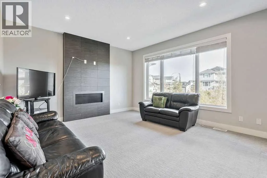 82 Panton View NW