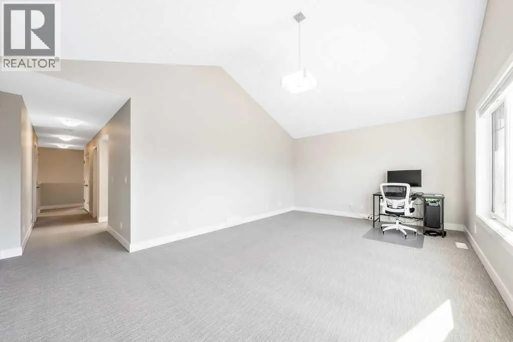 82 Panton View NW