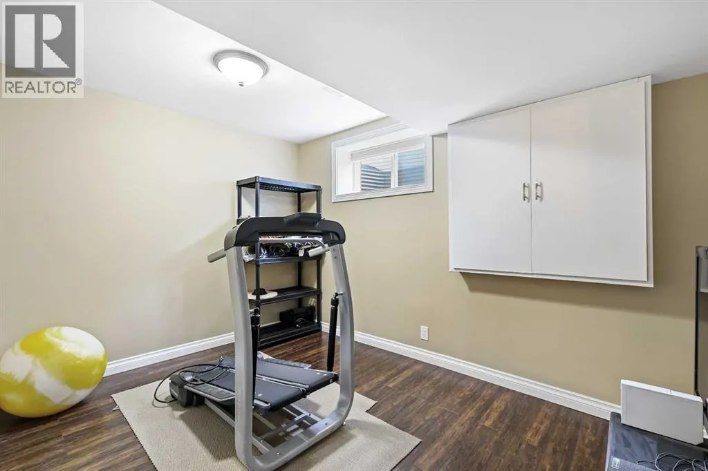 753 Fairways Green NW