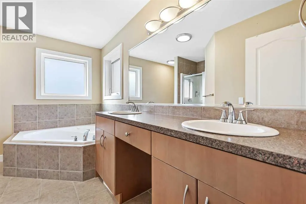 753 Fairways Green NW