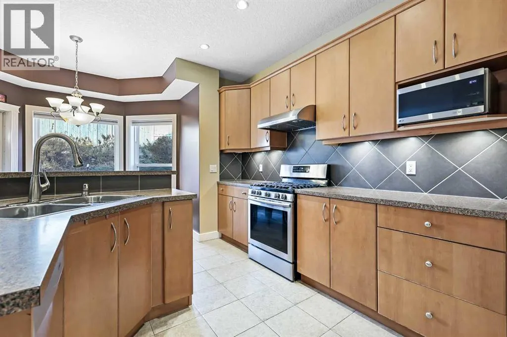 753 Fairways Green NW