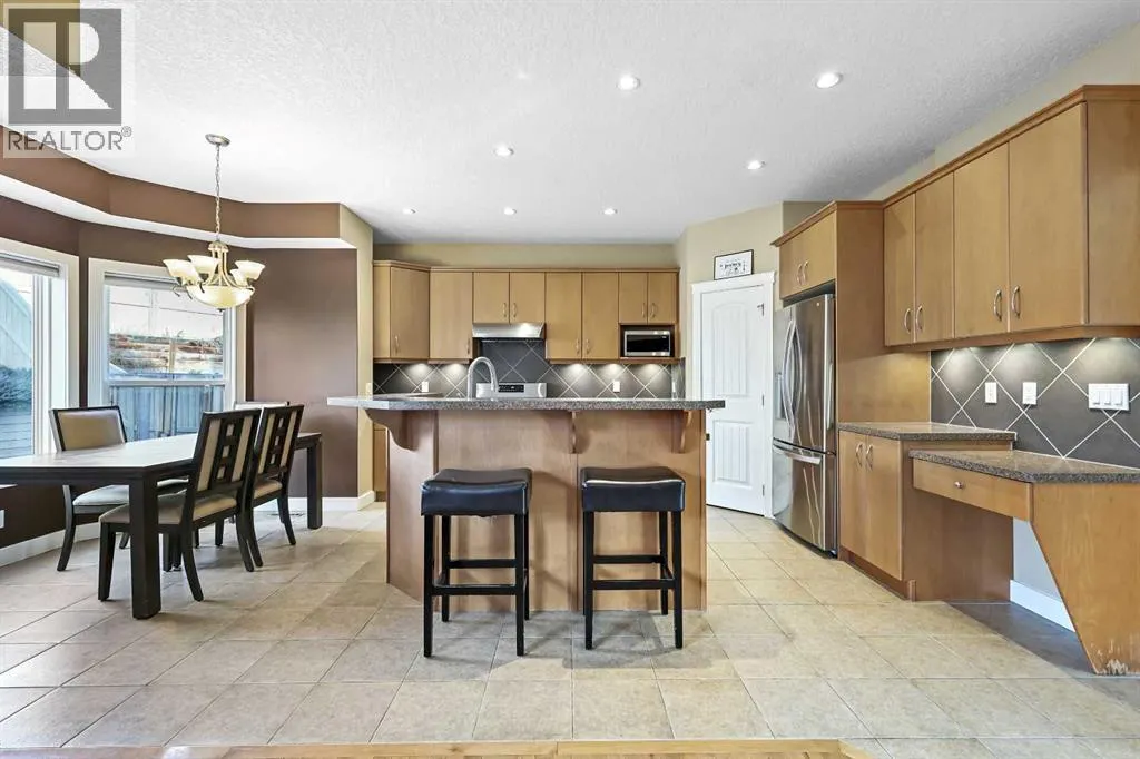 753 Fairways Green NW