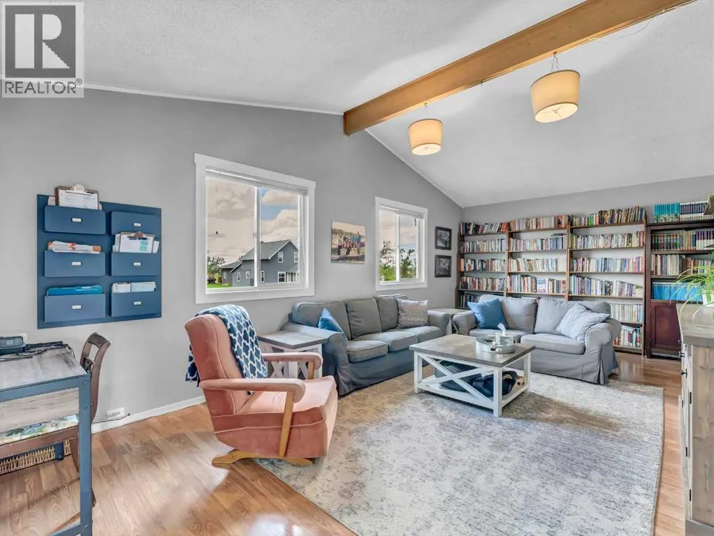 436 3 Street W