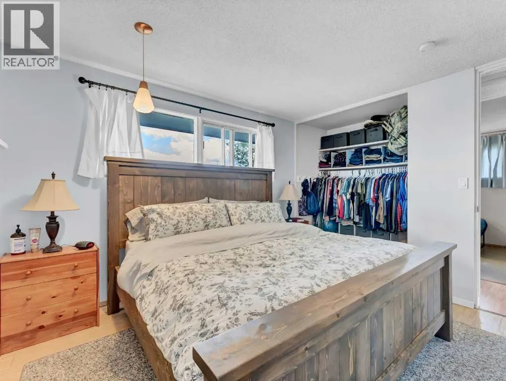 436 3 Street W