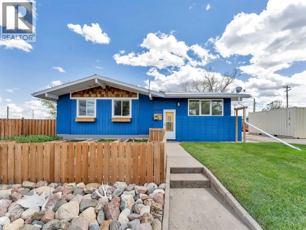 436 3 Street W
