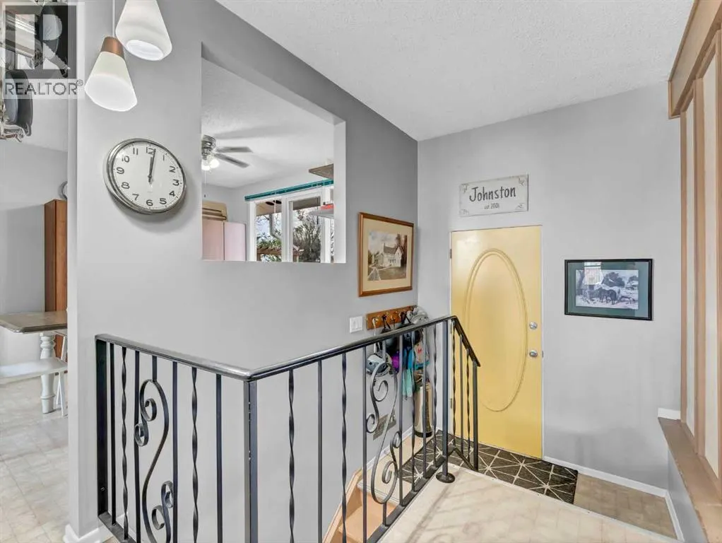 436 3 Street W