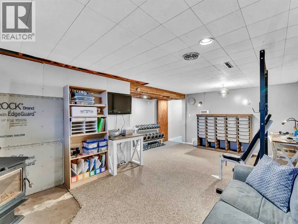 436 3 Street W