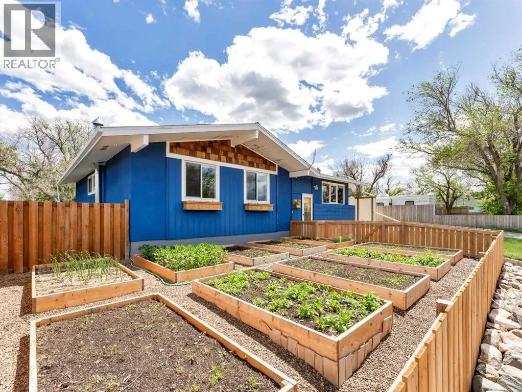 436 3 Street W
