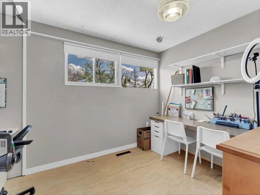436 3 Street W
