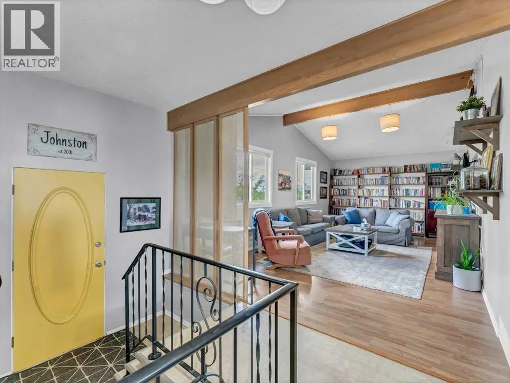 436 3 Street W