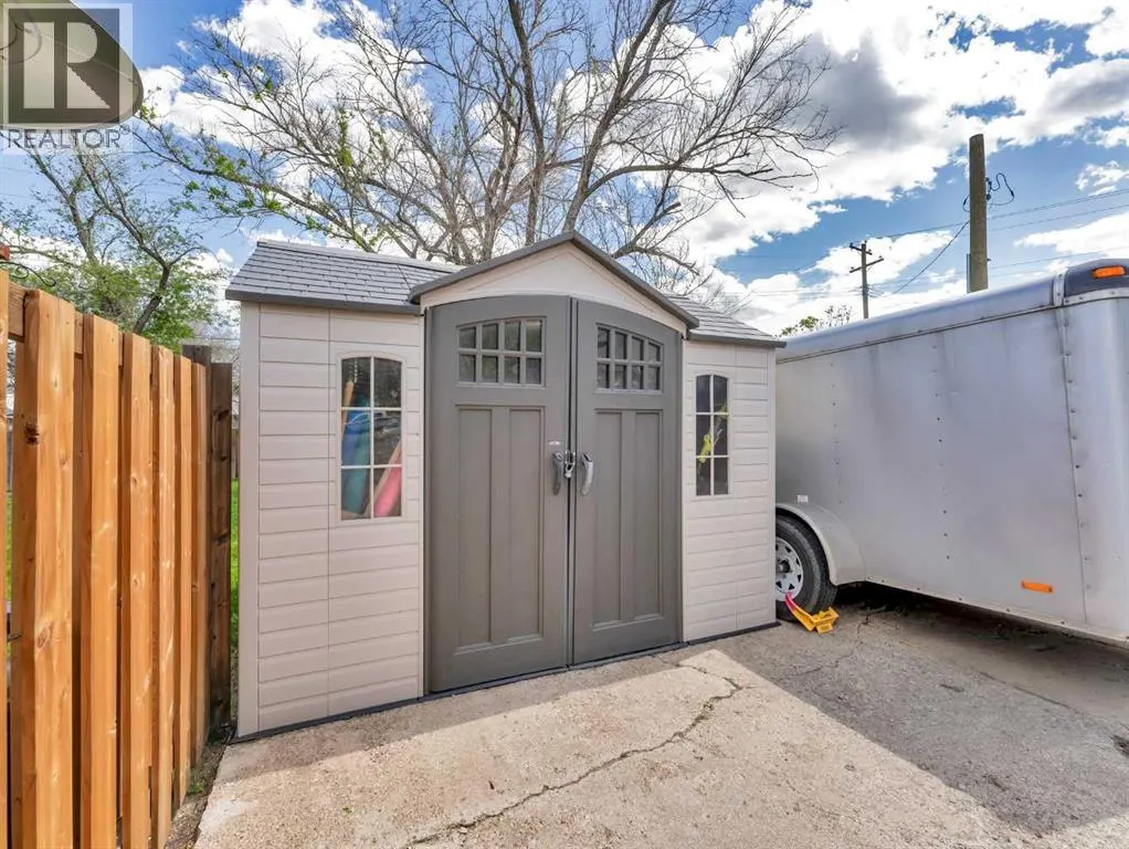 436 3 Street W
