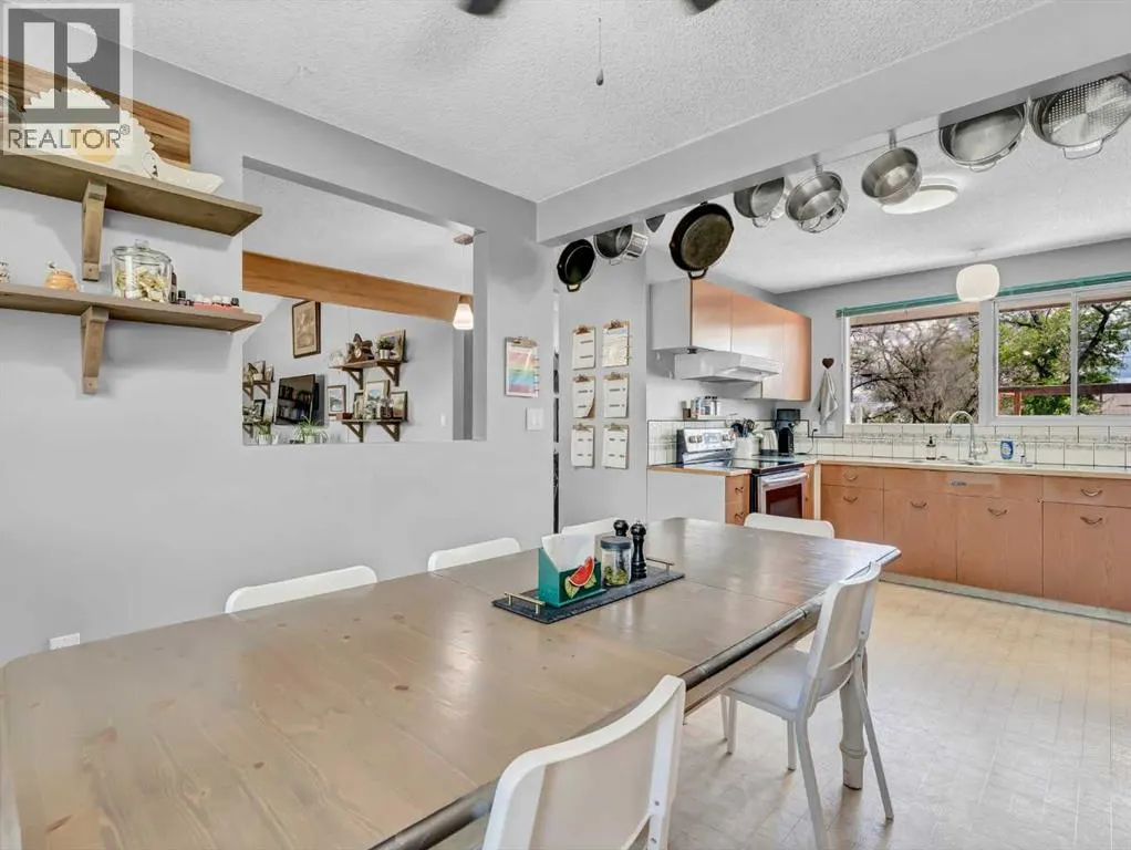 436 3 Street W