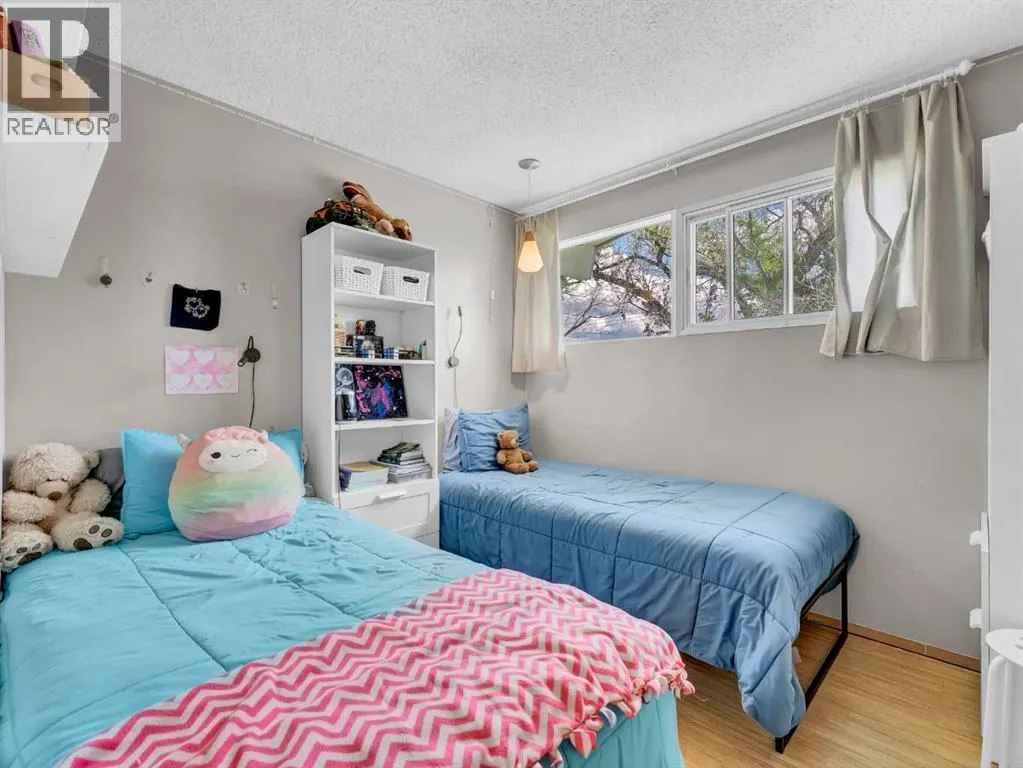 436 3 Street W