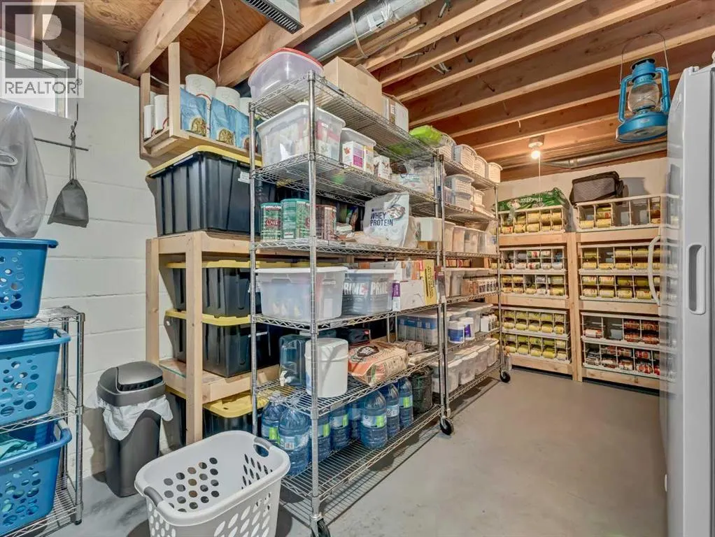 436 3 Street W