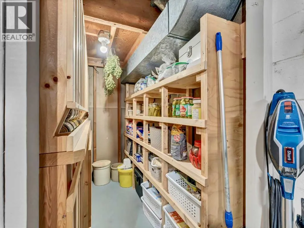 436 3 Street W