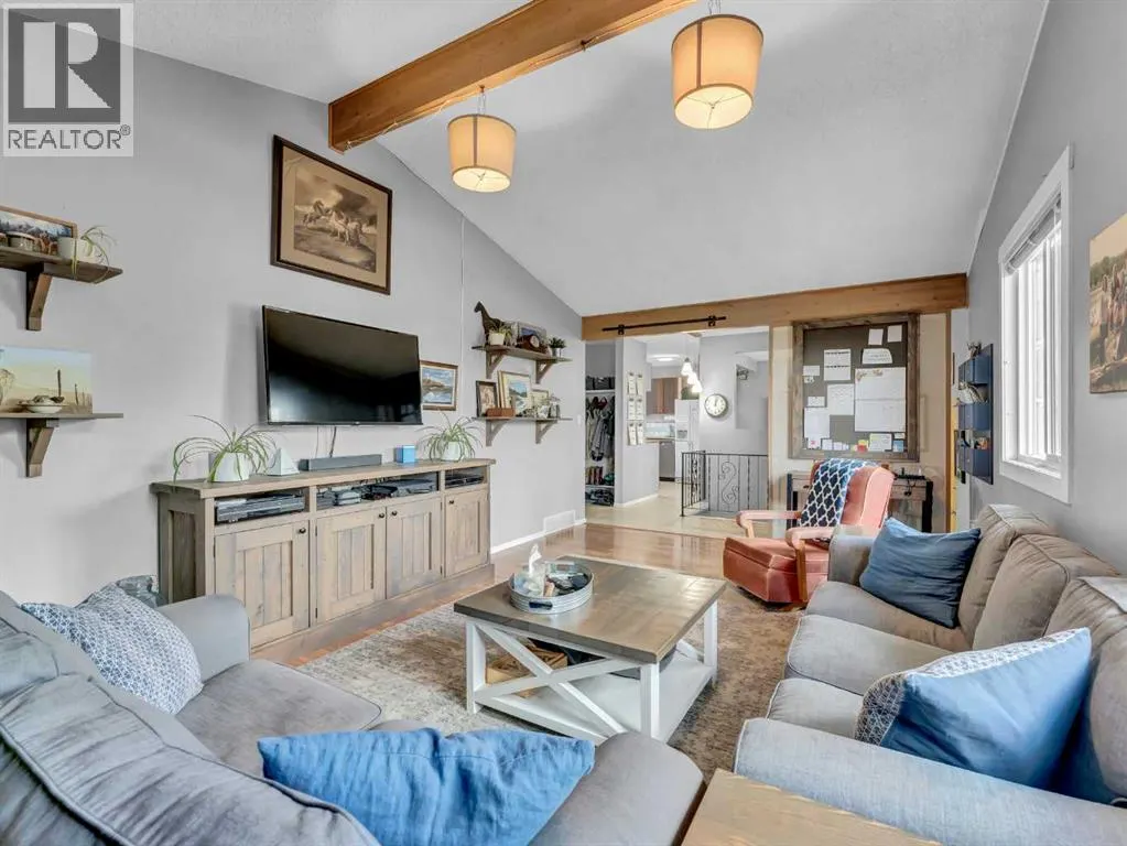 436 3 Street W