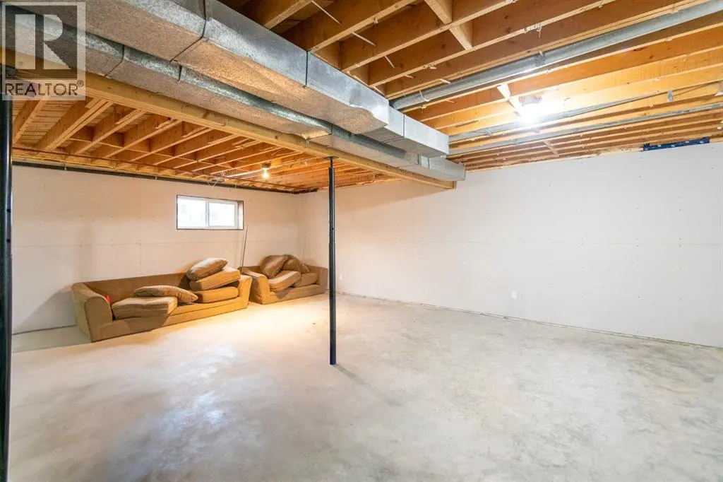 5702 44 Ave
