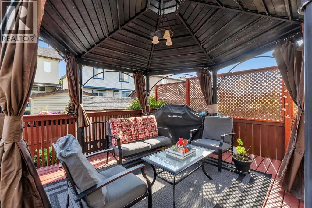 138 Saddlecrest Park NE