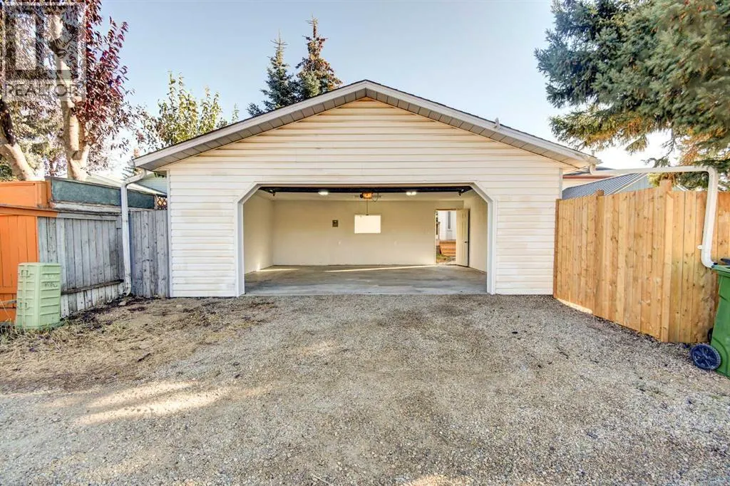 112 Dixon Crescent