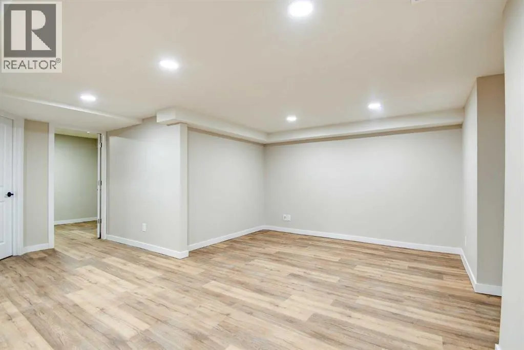 112 Dixon Crescent