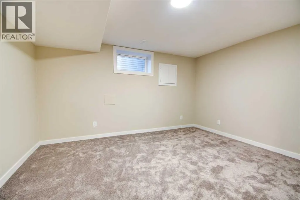 112 Dixon Crescent