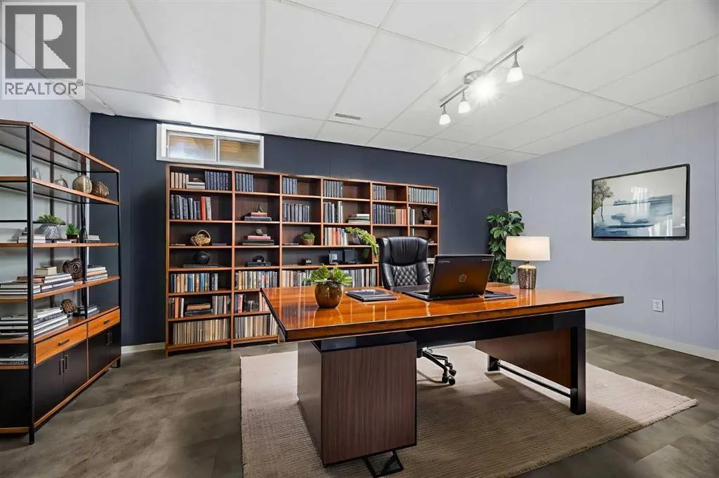 8, 803 Varsity Estates Drive NW
