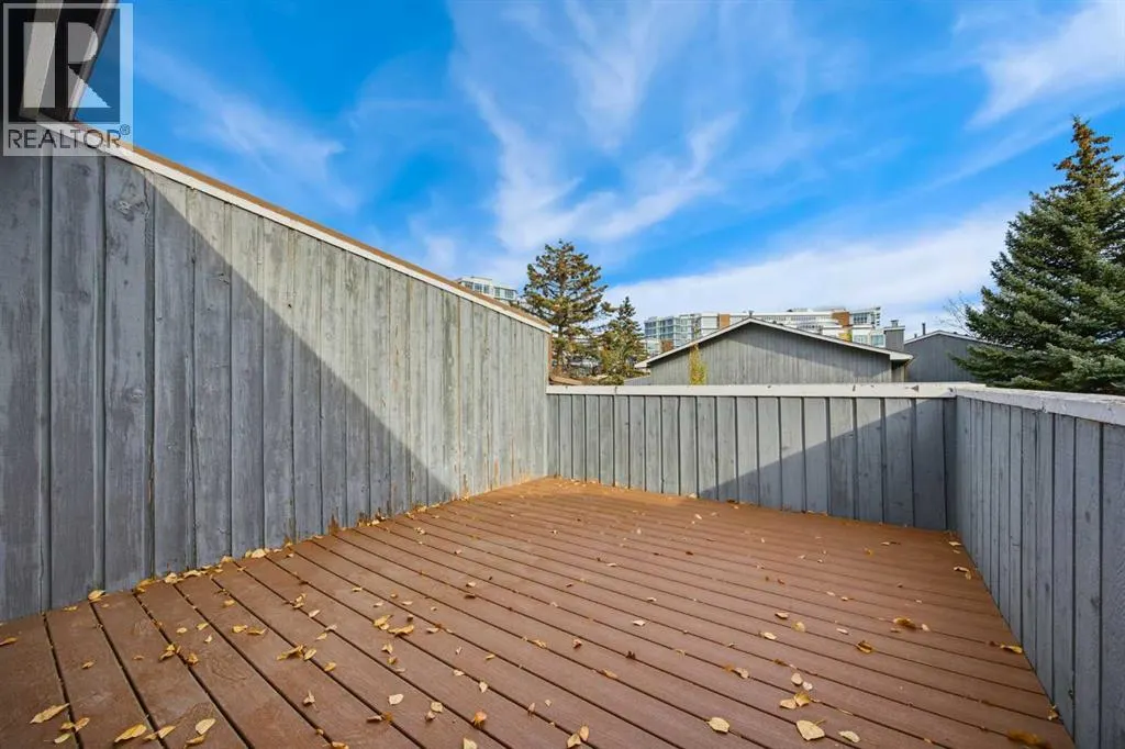 8, 803 Varsity Estates Drive NW