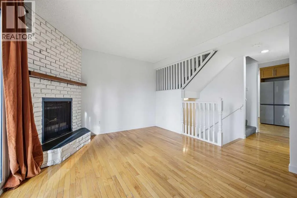 8, 803 Varsity Estates Drive NW