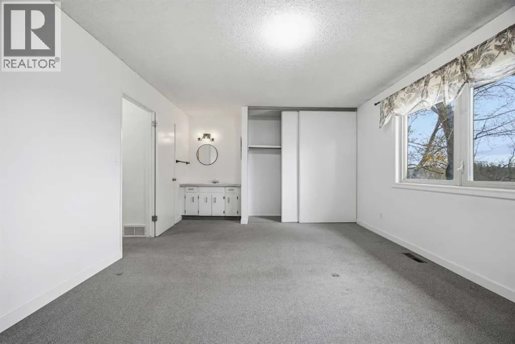 8, 803 Varsity Estates Drive NW