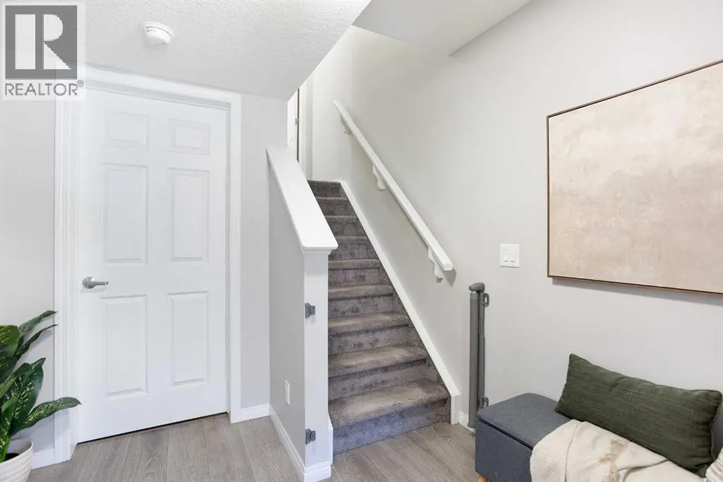 214 Hillcrest Gardens SW