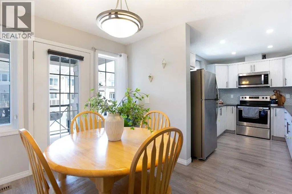 214 Hillcrest Gardens SW