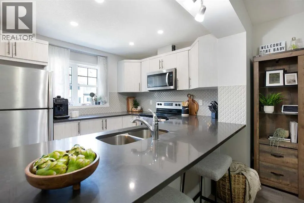 214 Hillcrest Gardens SW