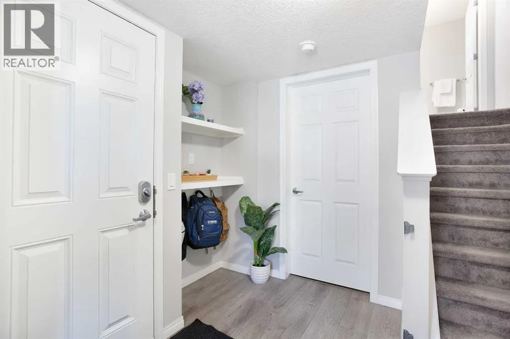 214 Hillcrest Gardens SW