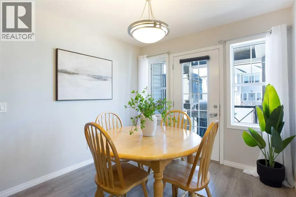 214 Hillcrest Gardens SW