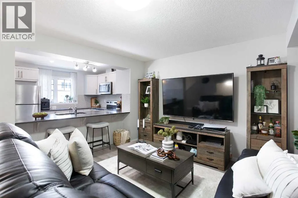 214 Hillcrest Gardens SW