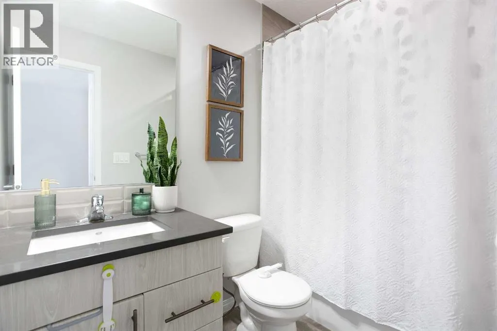 214 Hillcrest Gardens SW